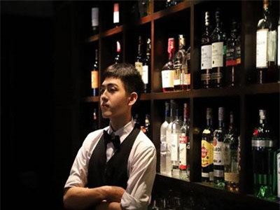 “Hot boy bàn bên” ĐH Tôn Đức Thắng khiến dân mạng rần rần tìm kiếm