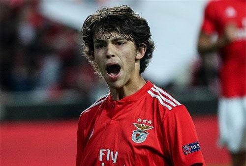 Tỏa sáng, hàng ‘hot’ châu Âu bị gạ gẫm bằng ảnh sex