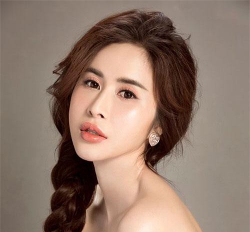 Người mẫu Việt tiết lộ sốc về chuyện quay clip nóng trong làng giải trí