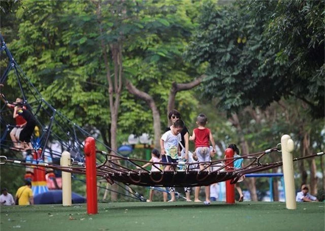 Vườn thú, công viên Hà Nội đông nghịt người trong ngày nghỉ lễ - 8