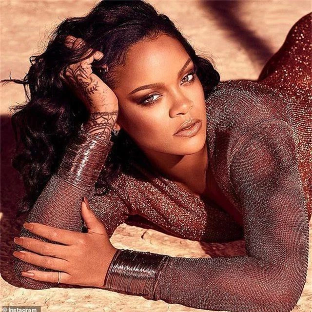 Rihanna tái xuất quyến rũ - 1