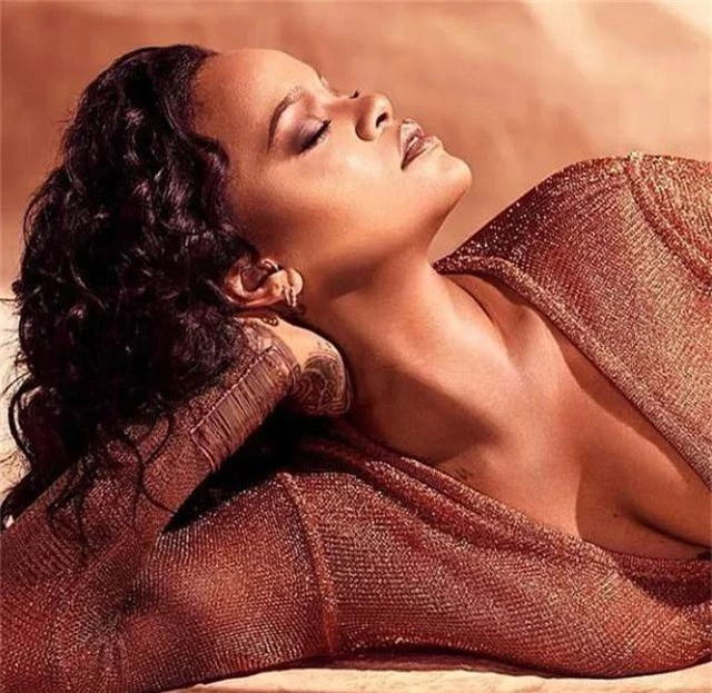 Rihanna tái xuất quyến rũ - 3