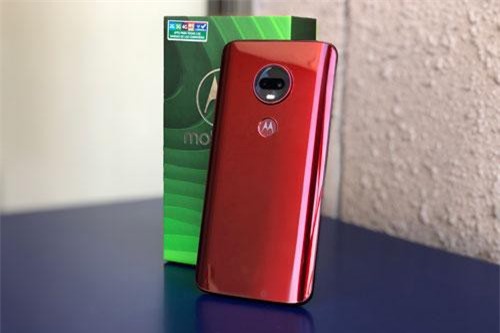 Smartphone chống nước, camera kép, giá hơn 8 triệu