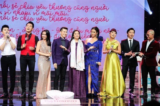 Dàn sao Việt xúc động chia tay MC Quỳnh Hương tại “Thay lời muốn nói”