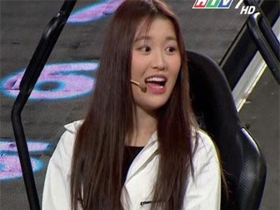 “Nhanh như chớp”: Ca sĩ 10x Han Sara bị chê kém duyên, IQ thấp khi đối đáp với Trường Giang