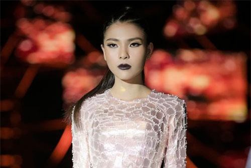 Thuý Diễm hoãn kỷ niệm ngày cưới đi catwalk với Trang Trần, Kim Dung