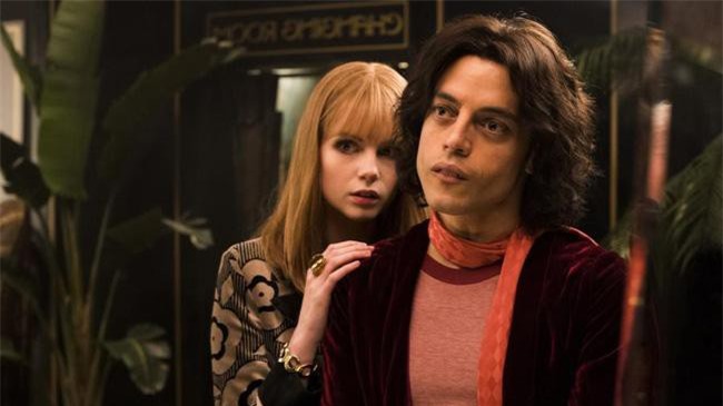 “Bohemian Rhapsody” tiếp tục gây bất ngờ khi cán mốc doanh thu 900 triệu USD