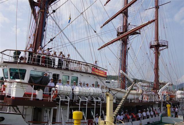 Tàu buồm của Hải quân Việt Nam thăm Singapore, Indonesia