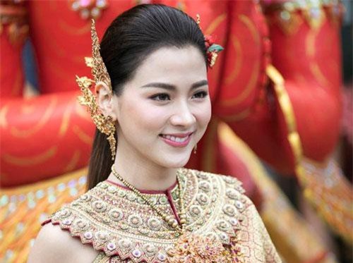 Dân tình náo loạn với nhan sắc cực phẩm của 'nữ thần Thungsa' trong lễ Songkran 2019 tại Thái Lan