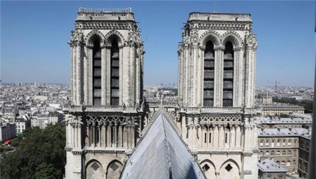 Cuộc chạy đua di dời cổ vật giữa đêm trong vụ cháy Nhà thờ Đức Bà Paris - 11 Cuộc chạy đua di dời cổ vật giữa đêm trong vụ cháy Nhà thờ Đức Bà Paris - 11