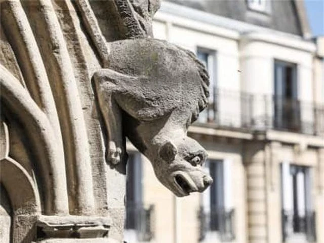 Cuộc chạy đua di dời cổ vật giữa đêm trong vụ cháy Nhà thờ Đức Bà Paris - 12 Cuộc chạy đua di dời cổ vật giữa đêm trong vụ cháy Nhà thờ Đức Bà Paris - 12