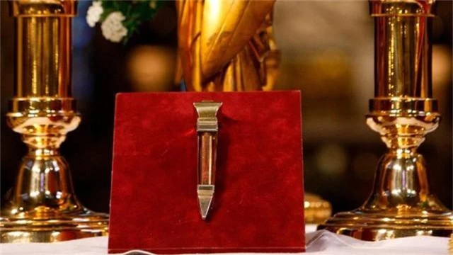 Cuộc chạy đua di dời cổ vật giữa đêm trong vụ cháy Nhà thờ Đức Bà Paris - 6 Cuộc chạy đua di dời cổ vật giữa đêm trong vụ cháy Nhà thờ Đức Bà Paris - 6