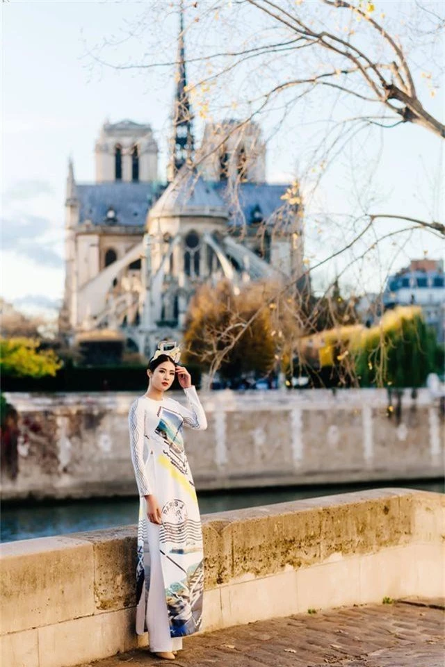 Hoa hậu Ngọc Hân, Phí Linh xót xa kể kí ức về Nhà thờ Đức Bà Paris - 1