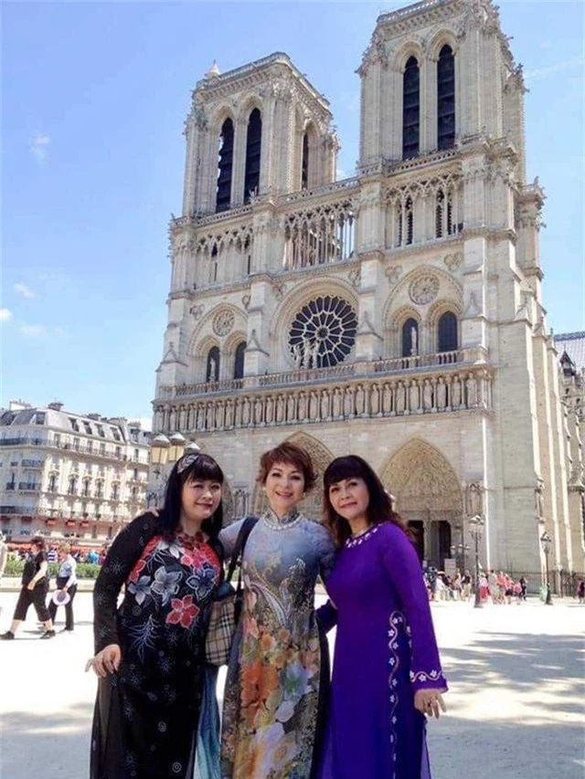 Nghệ sĩ Việt thảng thốt khi hay tin Nhà thờ Đức Bà Paris bốc cháy - 3