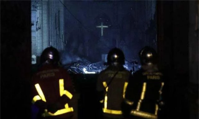 Những hình ảnh đầu tiên bên trong Nhà thờ Đức Bà Paris sau hỏa hoạn dữ dội - 5