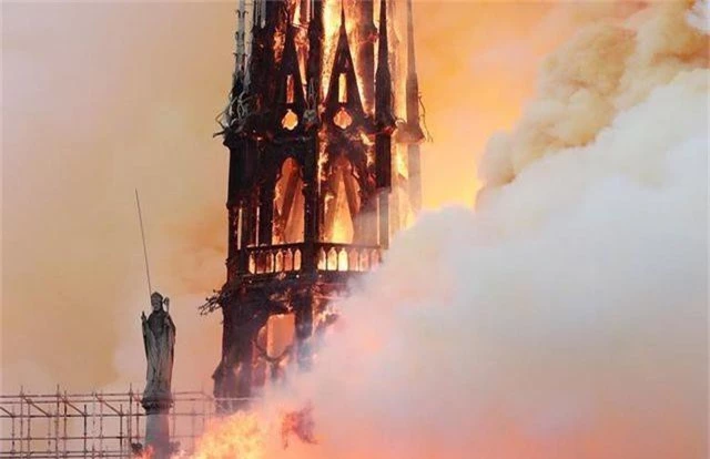 Những hình ảnh đầu tiên bên trong Nhà thờ Đức Bà Paris sau hỏa hoạn dữ dội - 9