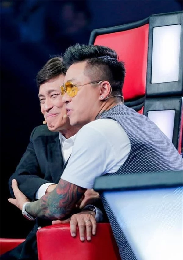 The Voice bị chê vì luật thi kỳ dị, Tuấn Hưng lên tiếng bảo vệ Hồ Hoài Anh: Cậu ấy là ân nhân cứu vớt tôi! - Ảnh 2.