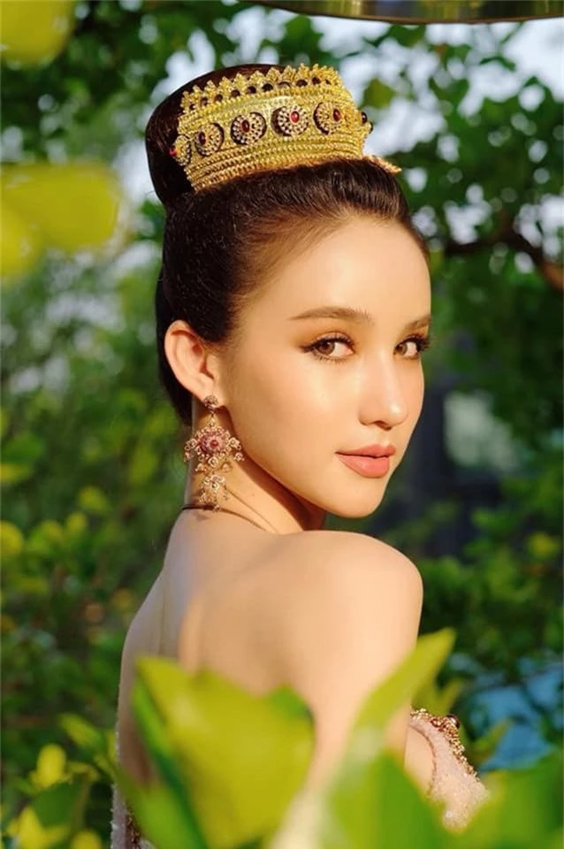Yoshi diện quốc phục Thái, khoe vẻ ngoài tuyệt sắc xứng danh nữ thần tại Songkran 2019 - Ảnh 3.
