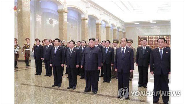 Ông Kim Jong-un lần đầu được gọi là "Tư lệnh tối cao Các lực lượng vũ trang Triều Tiên"