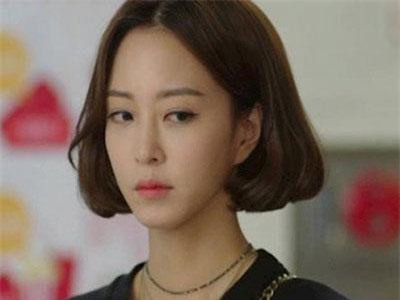 Bí mật được giấu trong album ảnh cưới, vợ phát hiện ra xử trí thế này mà chồng đứng ngồi không yên