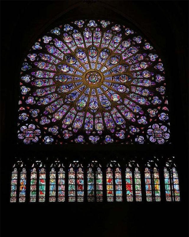 Những hình ảnh đầu tiên bên trong Nhà thờ Đức Bà Paris sau hỏa hoạn dữ dội