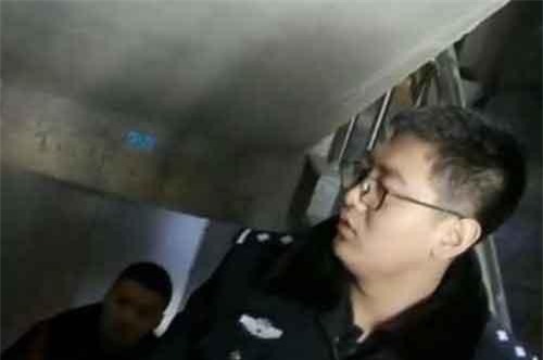 Người phụ nữ làm điều choáng váng chỉ để thử... cảnh sát