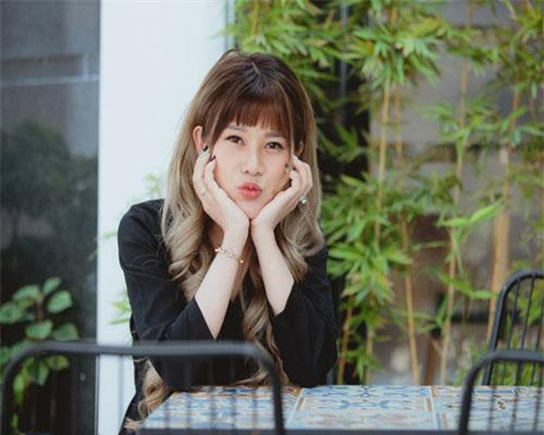 Clip: Chuyện của 'thánh nữ triệu' view YouTube học hết lớp 5 tháng kiếm 100 triệu