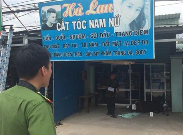 Bình Dương: Giả khách vào đâm gục nữ chủ tiệm tóc, cướp tài sản