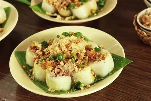 Xôi gà cuốn món ăn lạ miệng cho bữa sáng.