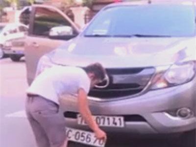 Thừa Thiên Huế: Bắt giữ xe chở gỗ lậu phát, hiện thêm nhiều bảng số xe giả