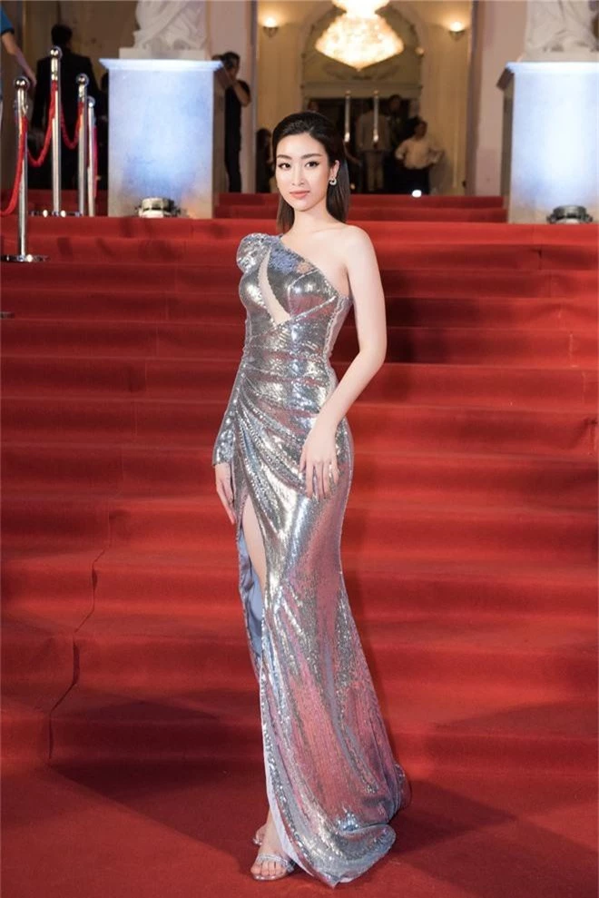 Clip: Hoa hậu Đỗ Mỹ Linh nhầm lẫn tai hại, dõng dạc gọi Hà Anh Tuấn là nữ ca sĩ trên sóng trực tiếp - Ảnh 3.