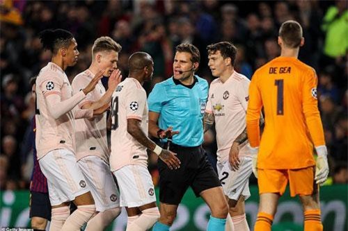 M.U nhận thất bại nặng nề nhất lịch sử dự Champions League