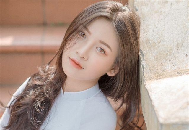 Thiếu nữ xứ Thanh diện áo dài trắng khiến cánh mày râu ngẩn ngơ