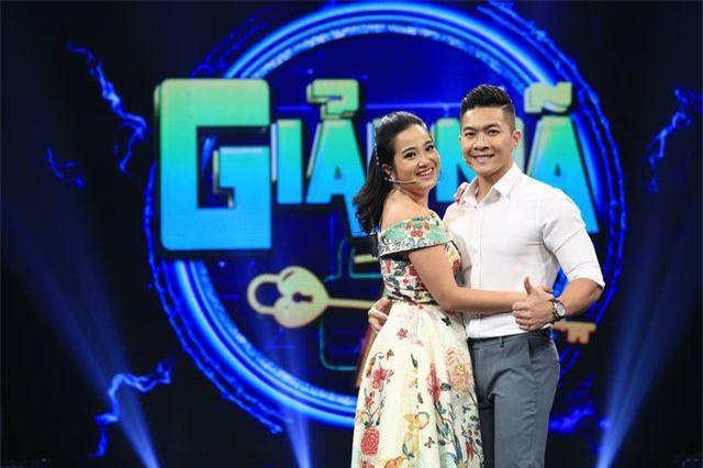 CLIP: Vợ chồng hoàng tử xiếc Quốc Cơ - Hồng Phượng nghẹn ngào bật khóc xin lỗi nhau