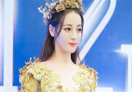 Địch Lệ Nhiệt Ba: Diễn xuất bị chê thảm họa, khoe học vũ đạo từ nhỏ nhưng lần nào múa cũng ăn hàng tá gạch đá