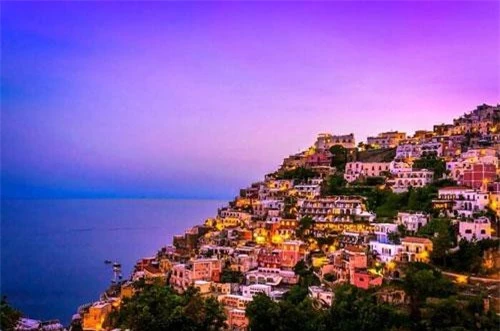 5. Bờ biển Amalfi, Italia.