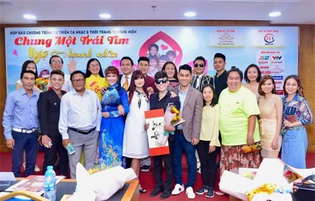 Đông đảo nghệ sĩ, doanh nhân tham gia họp báo “Chung một trái tim ” gây quỹ từ thiện