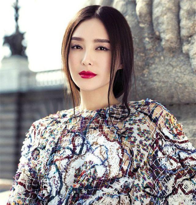 “Phú Sát Hoàng hậu” Tần Lam hẹn hò với đàn em trẻ kém 11 tuổi