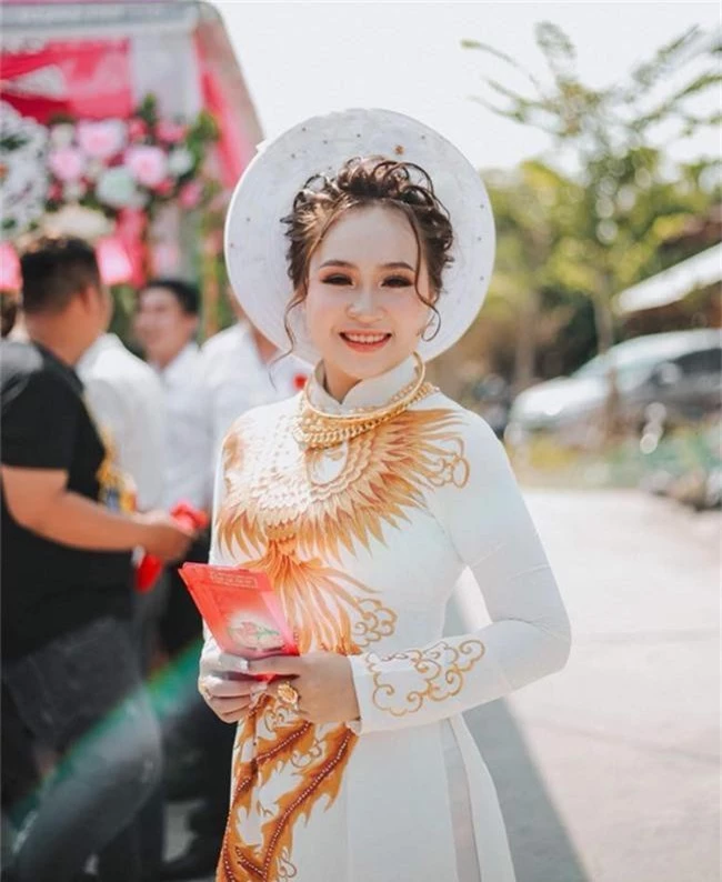 Dân mạng lại kinh ngạc với đám hỏi siêu khủng ở Kiên Giang: Cô dâu 19 tuổi, sính lễ hơn 888 triệu, 14 cây vàng - Ảnh 6.