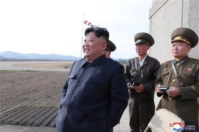 KCNA: Ông Kim Jong-un thị sát thử nghiệm vũ khí chiến thuật mới - 1
