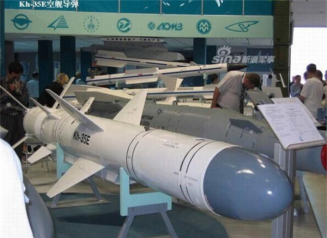 Ukraine bắn thành công siêu tên lửa chống hạm Uranus - Hình 9 Ukraine ban thanh cong sieu ten lua chong ham Uranus-Hinh-9