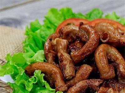 CLIP: Lòng heo chiên xì dầu ớt ngon hết sẩy