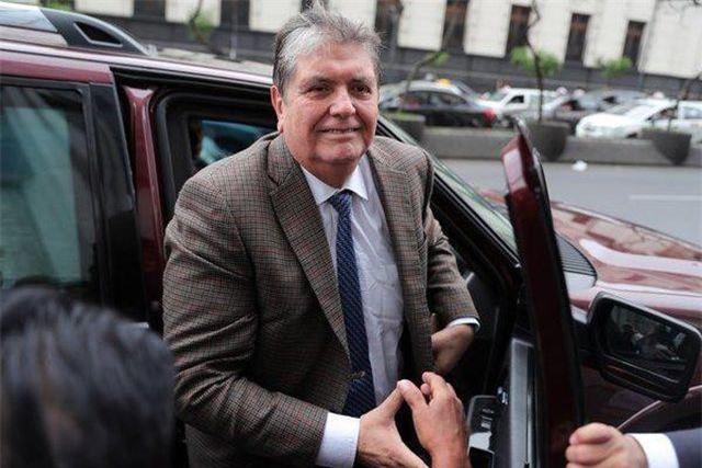 Cựu tổng thống Peru thiệt mạng sau khi tự bắn vào đầu để tránh bị điều tra tham nhũng