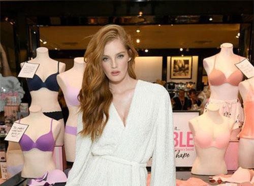 Nhan sắc bốc lửa của thiên thần nội y Alexina Graham