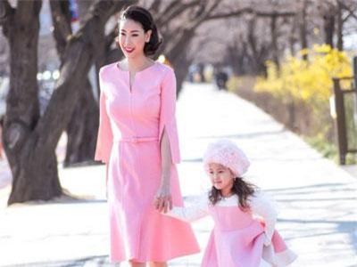 Hoa hậu Hà Kiều Anh khoe dáng thon gọn, rạng rỡ bên con gái cưng ở Hàn Quốc