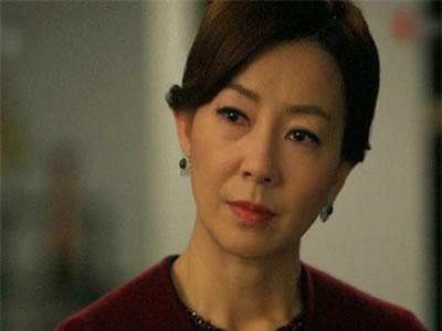 Đến chỗ con dâu làm việc, bảo vệ nói con dâu đã lên xe bạn đi chơi từ sớm, tôi vội vã gọi điện cho con trai thì nghe được câu vùng vằng đáng kinh ngạc