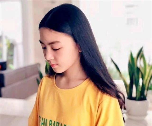 Con gái Quyền Linh ra dáng thiếu nữ xinh đẹp dịu dàng như Hoa hậu tương lai - 2