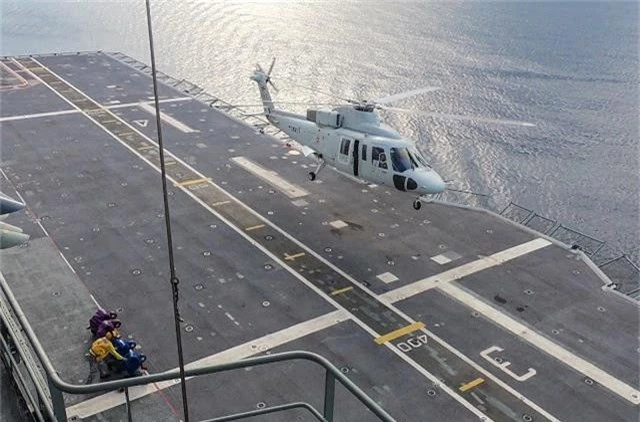 Hiếm hoi cảnh “vui như trẩy hội” trên tàu sân bay Thái Lan - Hình 9 Hiem hoi canh “vui nhu tray hoi” tren tau san bay Thai Lan-Hinh-9