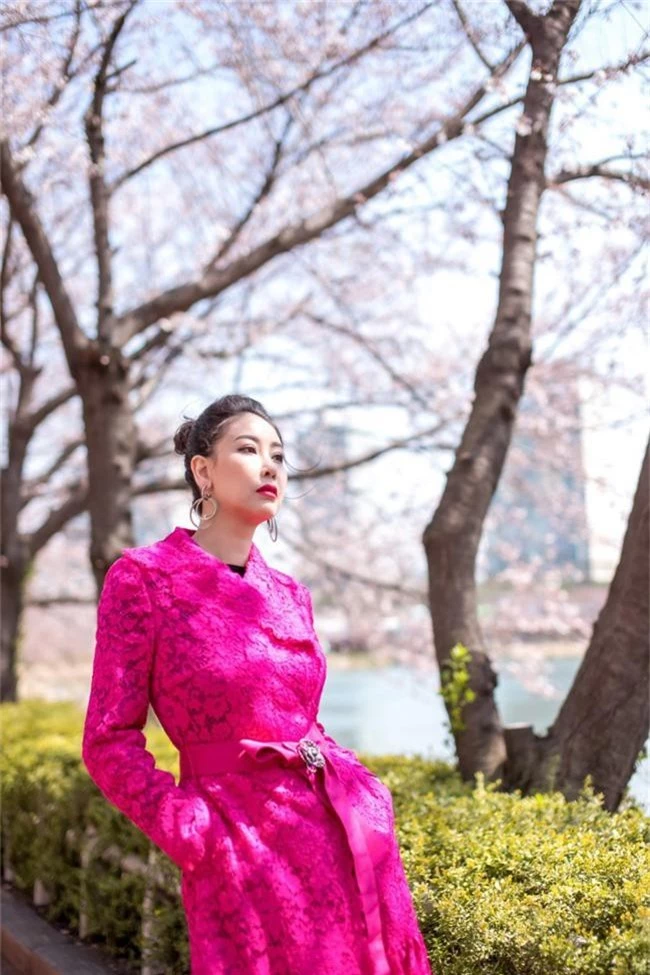 Hoa hậu Hà Kiều Anh khoe dáng thon gọn, rạng rỡ bên con gái cưng ở Hàn Quốc - Ảnh 8.