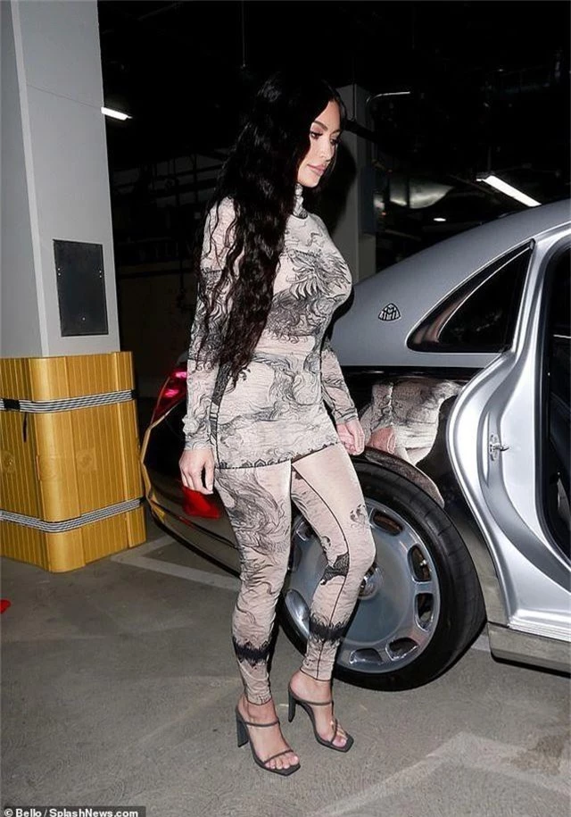 Trang phục kỳ dị của Kim Kardashian - 3